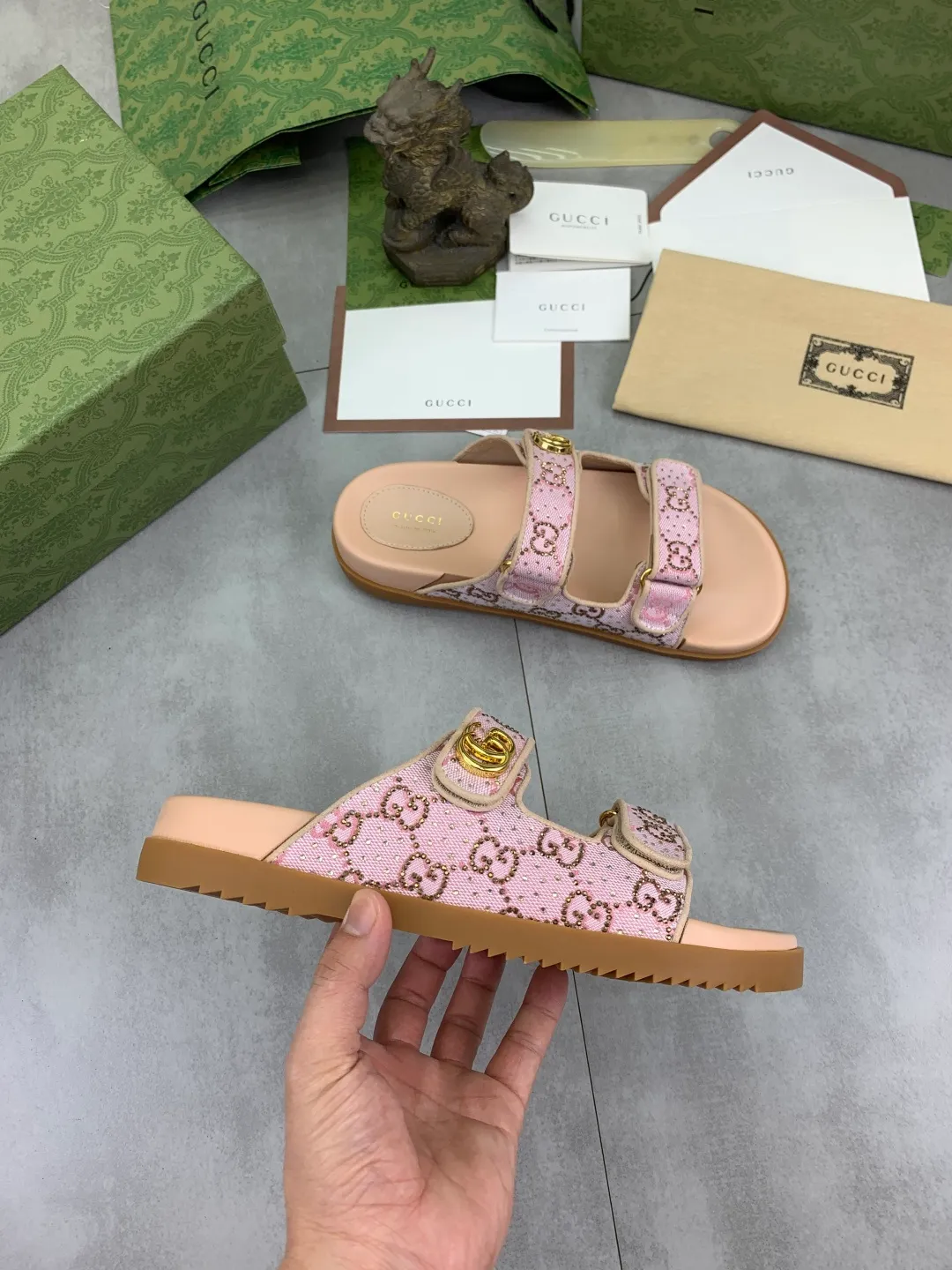 Men's shoes 💰P480💰[New model] High version 🎁🎁🎁 GUCCI New casual hot diamond slippers for the Year of the Snake, original official website, perfect workmanship, transmitting a kind of noble luxury, sublimating its definition of luxury in Gucci's high-end extraordinary craftsmanship. Original Gucci double G combination outsole, code number: 35-45, complete package